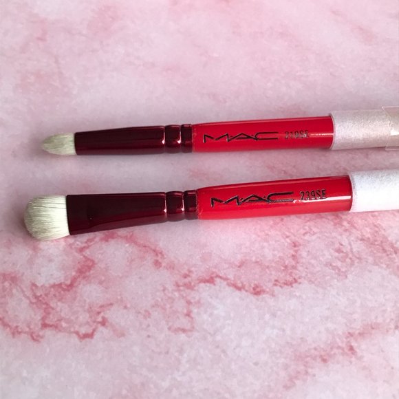 MAC Adoring Carmine Holiday Special Edition Brushes and Cosmetic Bags Set 💋❤️ - Picture 5 of 10